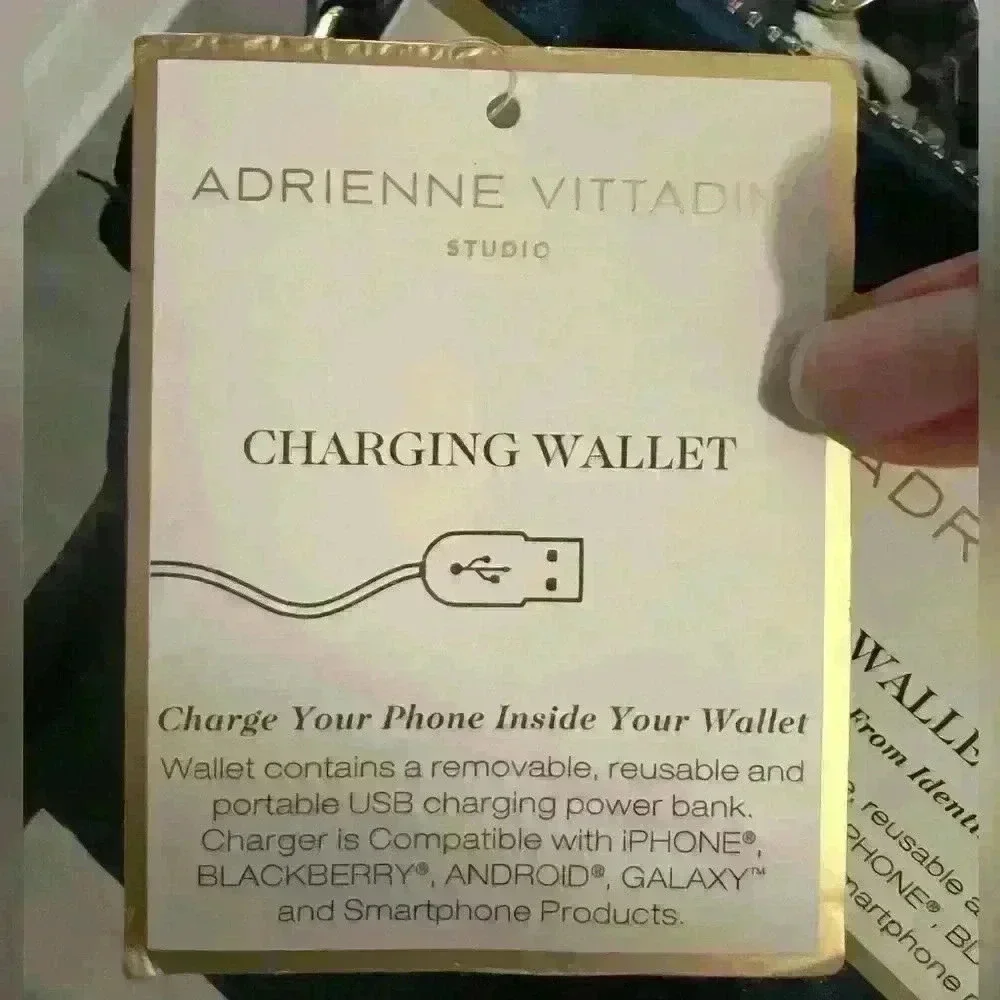NWT Adrienne Vittadini Charging Wallet Clutch